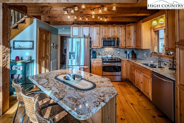 $850,000 | 632 Vista Ridge Road, West Jefferson, NC 28694