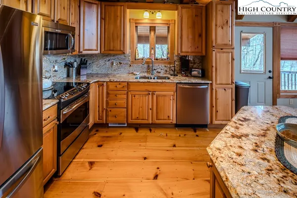 $850,000 | 632 Vista Ridge Road, West Jefferson, NC 28694