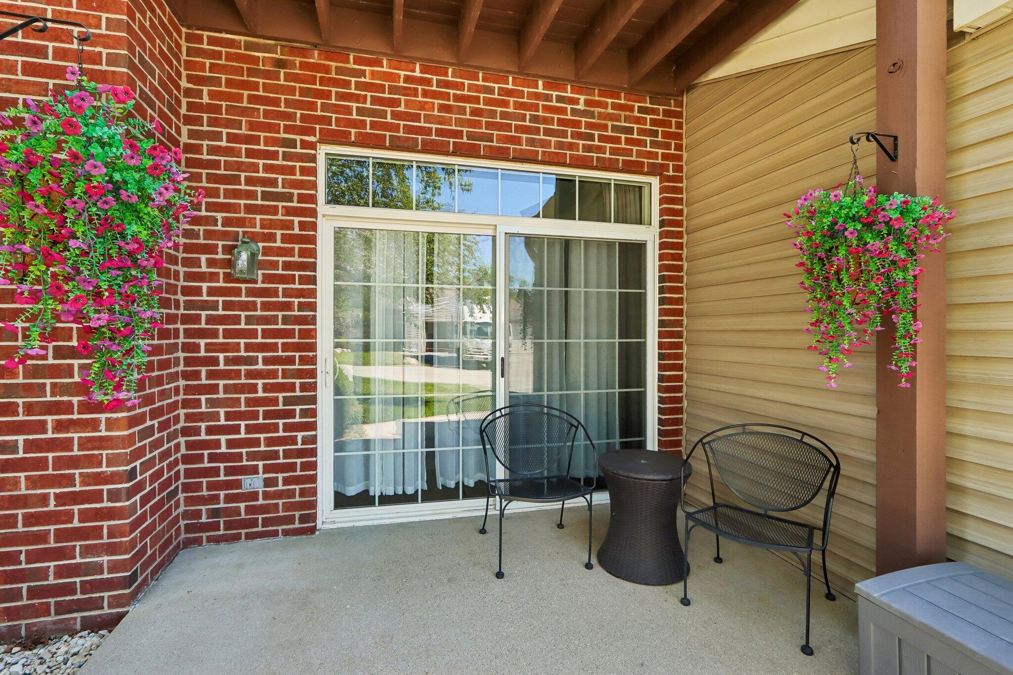 N16-w26539 Tall Reeds Lane, Unit A Pewaukee, WI 53072 - Photo 3 of 32 Welcome Home!