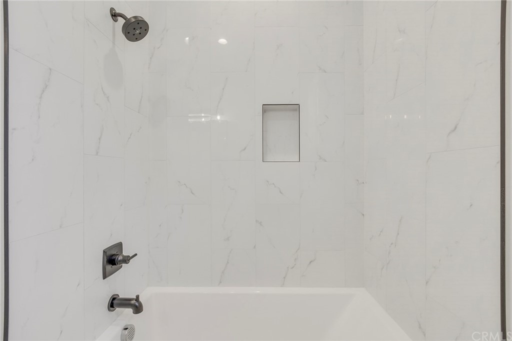 1830 Apple View Way Paradise, CA 95969 - Photo 46 of 75 a bathroom with a bathtub