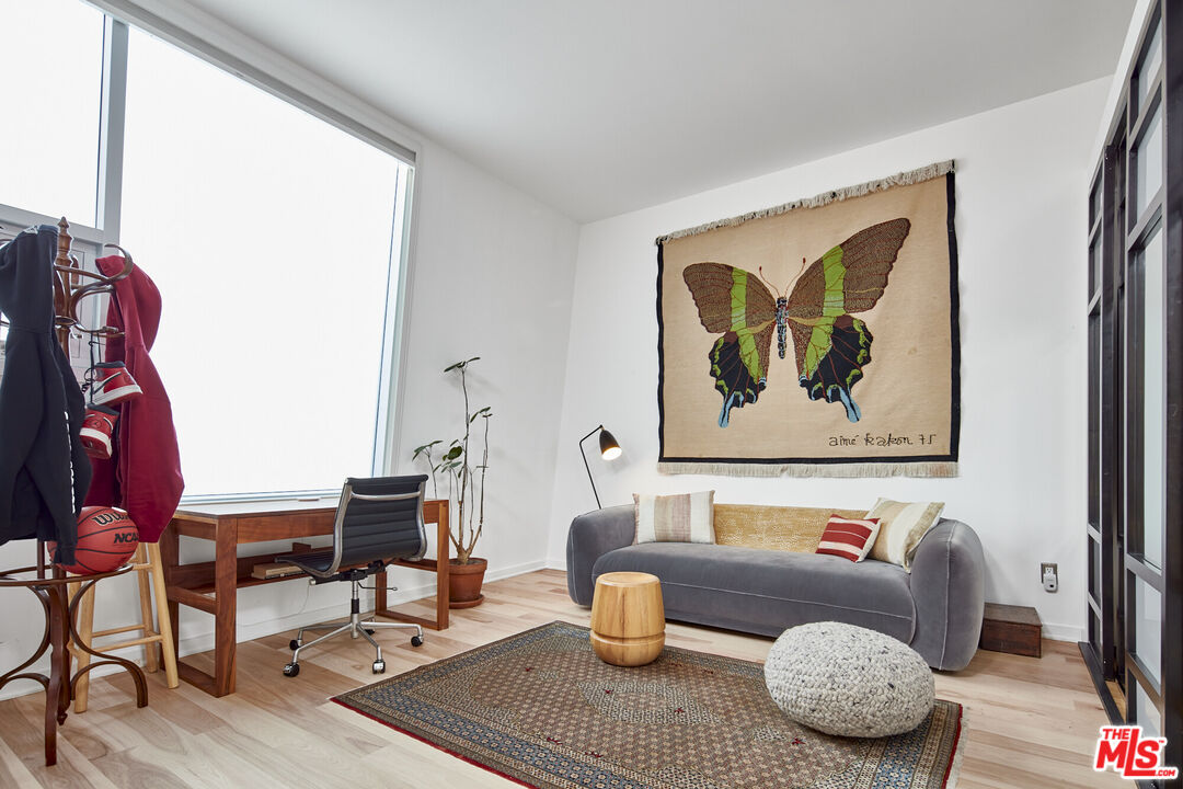 615 Hampton Drive, Unit B201 Venice, CA 90291 - Photo 17 of 39 a living room with furniture and a rug