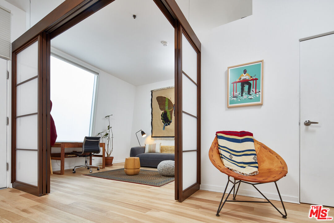 615 Hampton Drive, Unit B201 Venice, CA 90291 - Photo 21 of 39 a living room with furniture and a painting on the wall