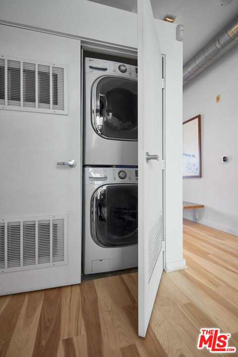 615 Hampton Drive, Unit B201 Venice, CA 90291 - Photo 23 of 39 a view of a hallway with washer and dryer