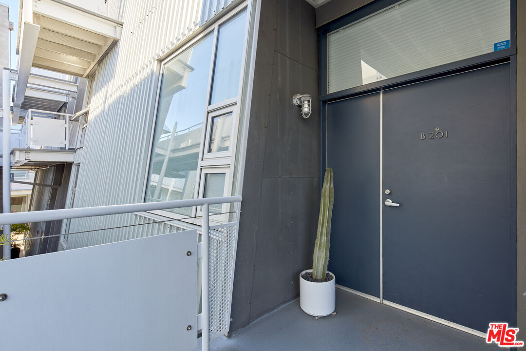 615 Hampton Drive, Unit B201 Venice, CA 90291 - Photo 31 of 39 a view of a walk in closet