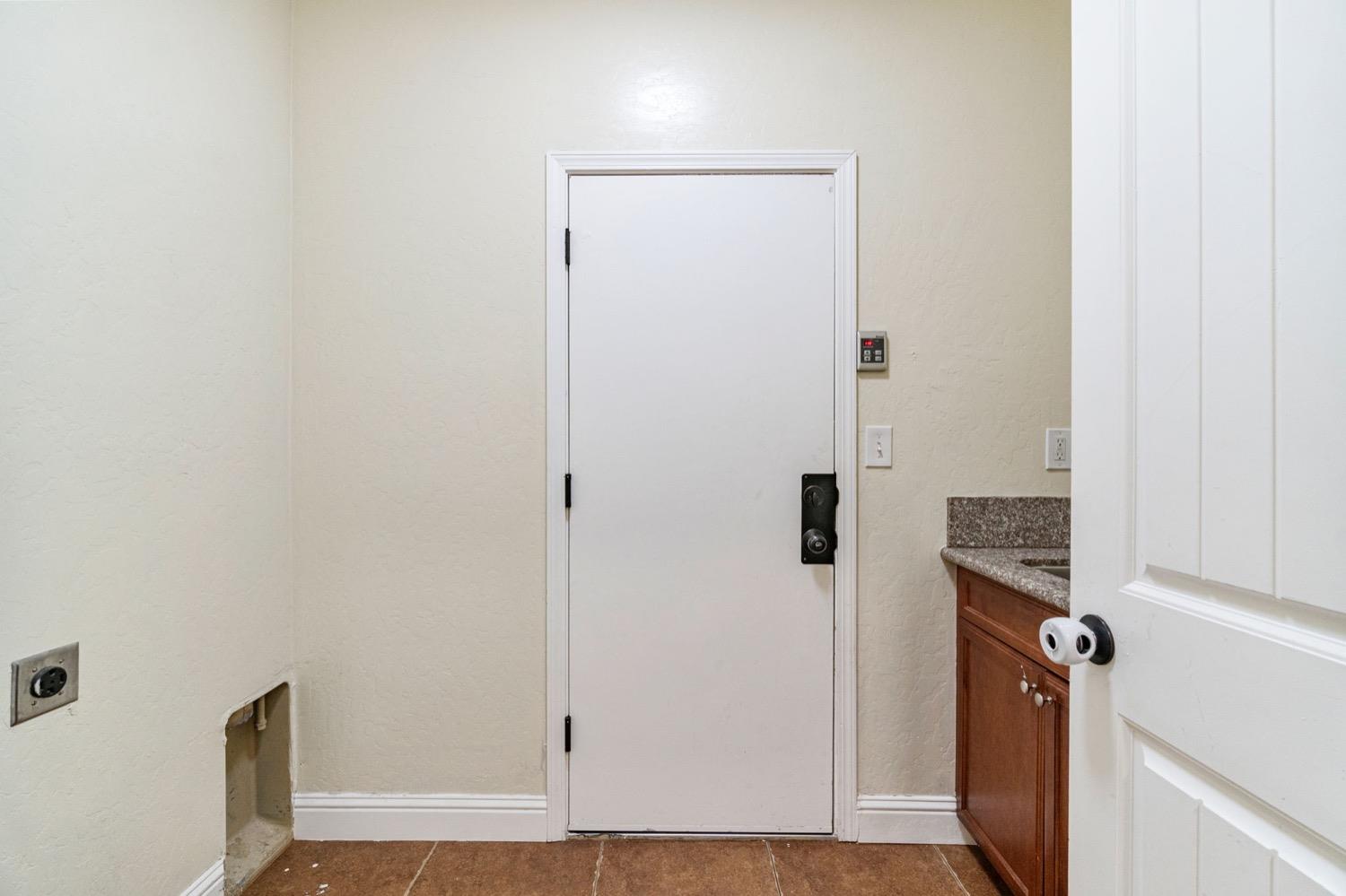 1156 Berry Drive Madera, CA 93637 - Photo 18 of 29 a view of bathroom with shower