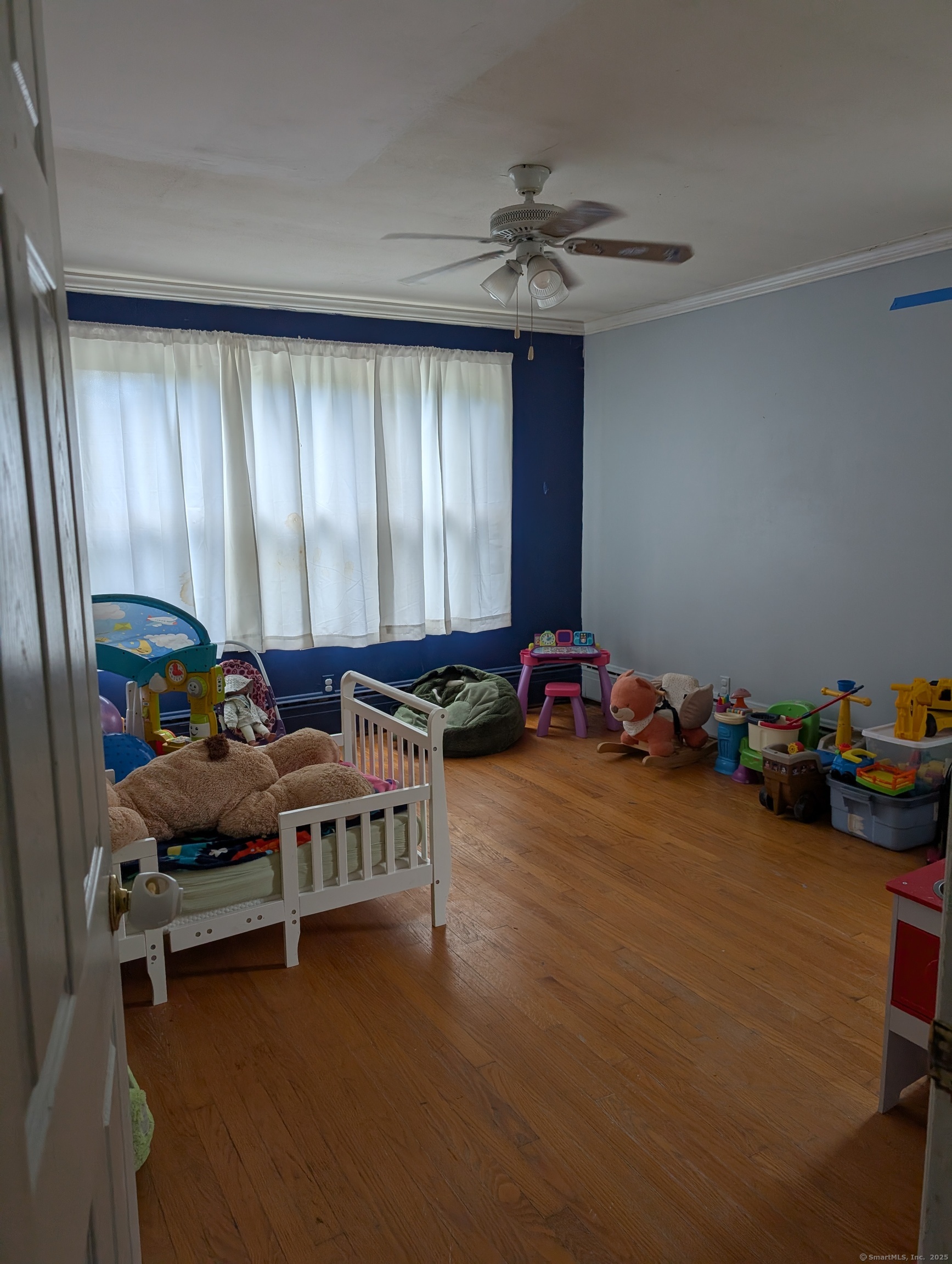 2805 Boston Post Road Guilford, CT 06437 - Photo 9 of 35 a room with furniture and window