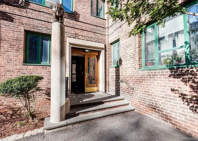 $259,000 | 1970 East Tremont Avenue, Unit 1C | Parkchester