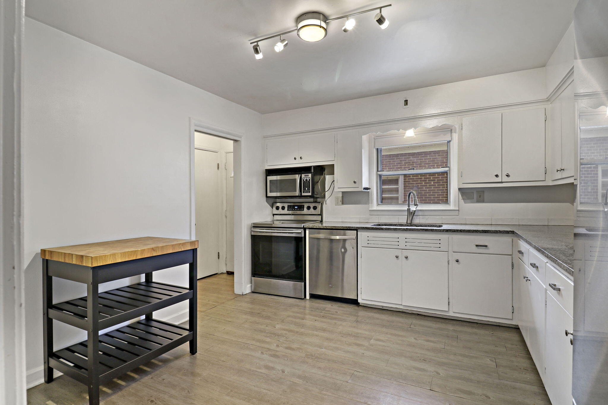 915 Indiana Street Racine, WI 53405 - Photo 6 of 28 6-web-or-mls-915 Indiana St, Racine, WI
