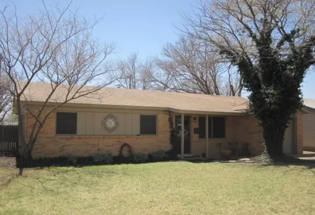 a front view of house with yard