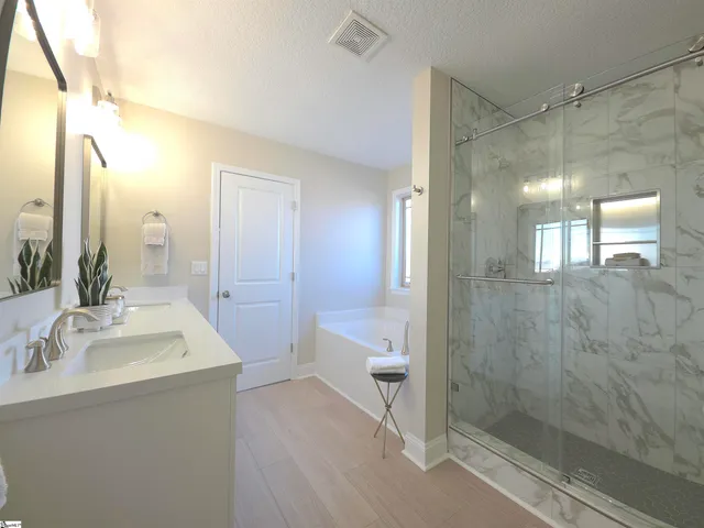 $395,000 | 2 Airlie Drive, Simpsonville, SC 29681