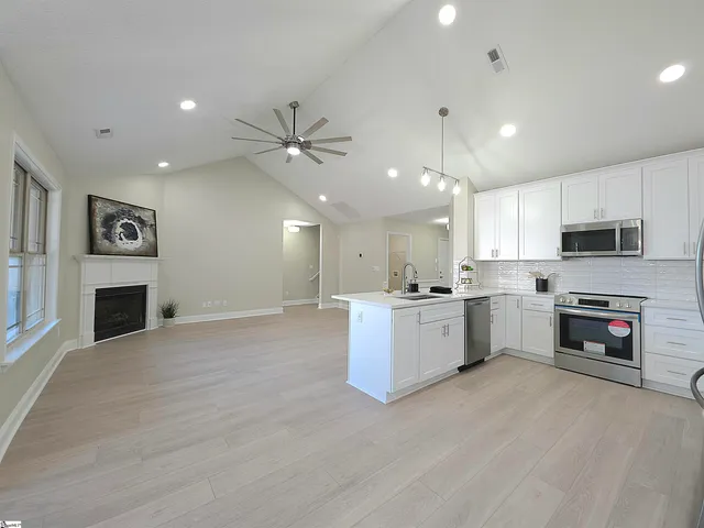 $395,000 | 2 Airlie Drive, Simpsonville, SC 29681