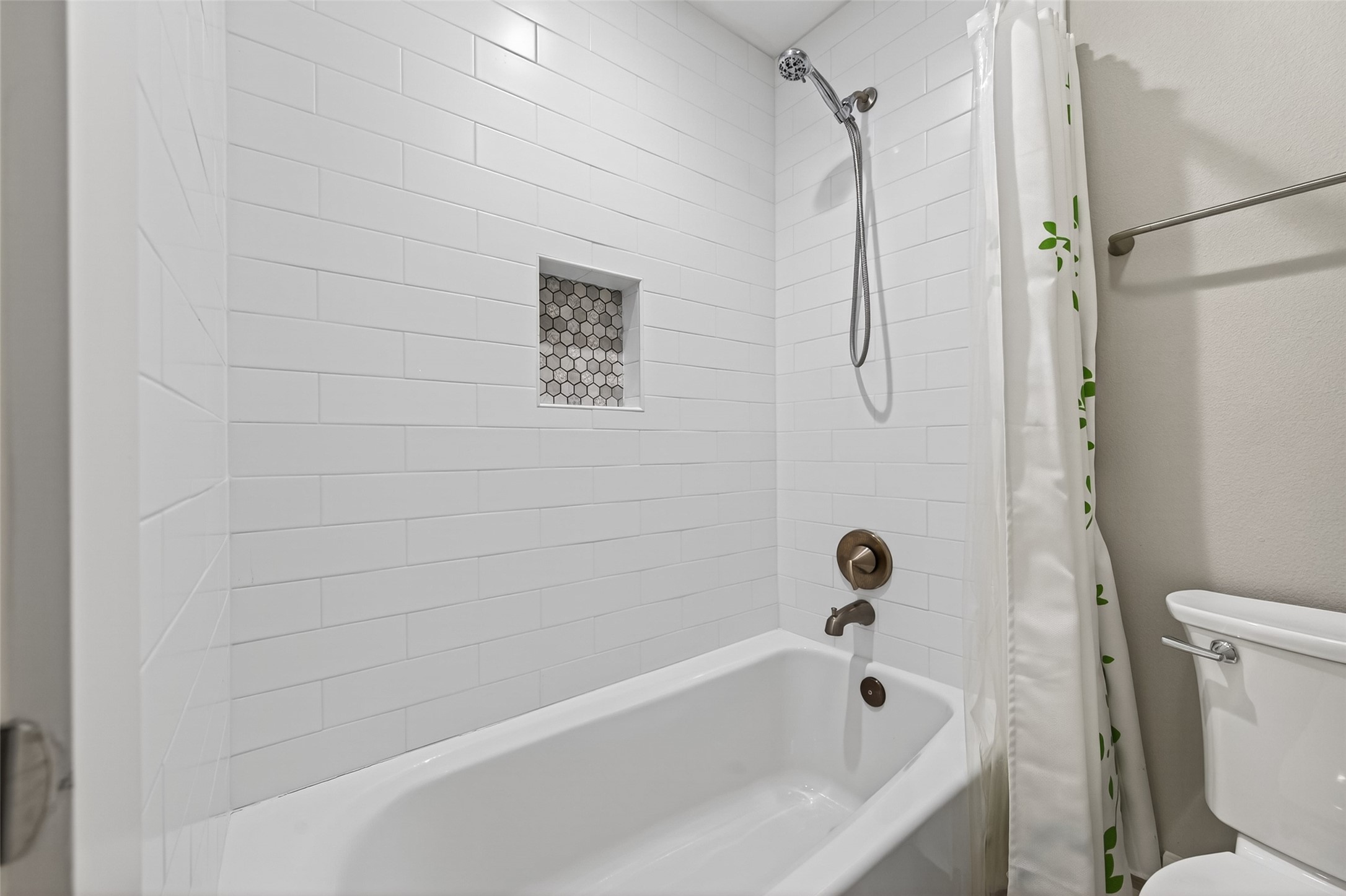 1805 Witte Road, Unit 3 Houston, TX 77080 - Photo 26 of 33 a bathroom with a bathtub and a toilet