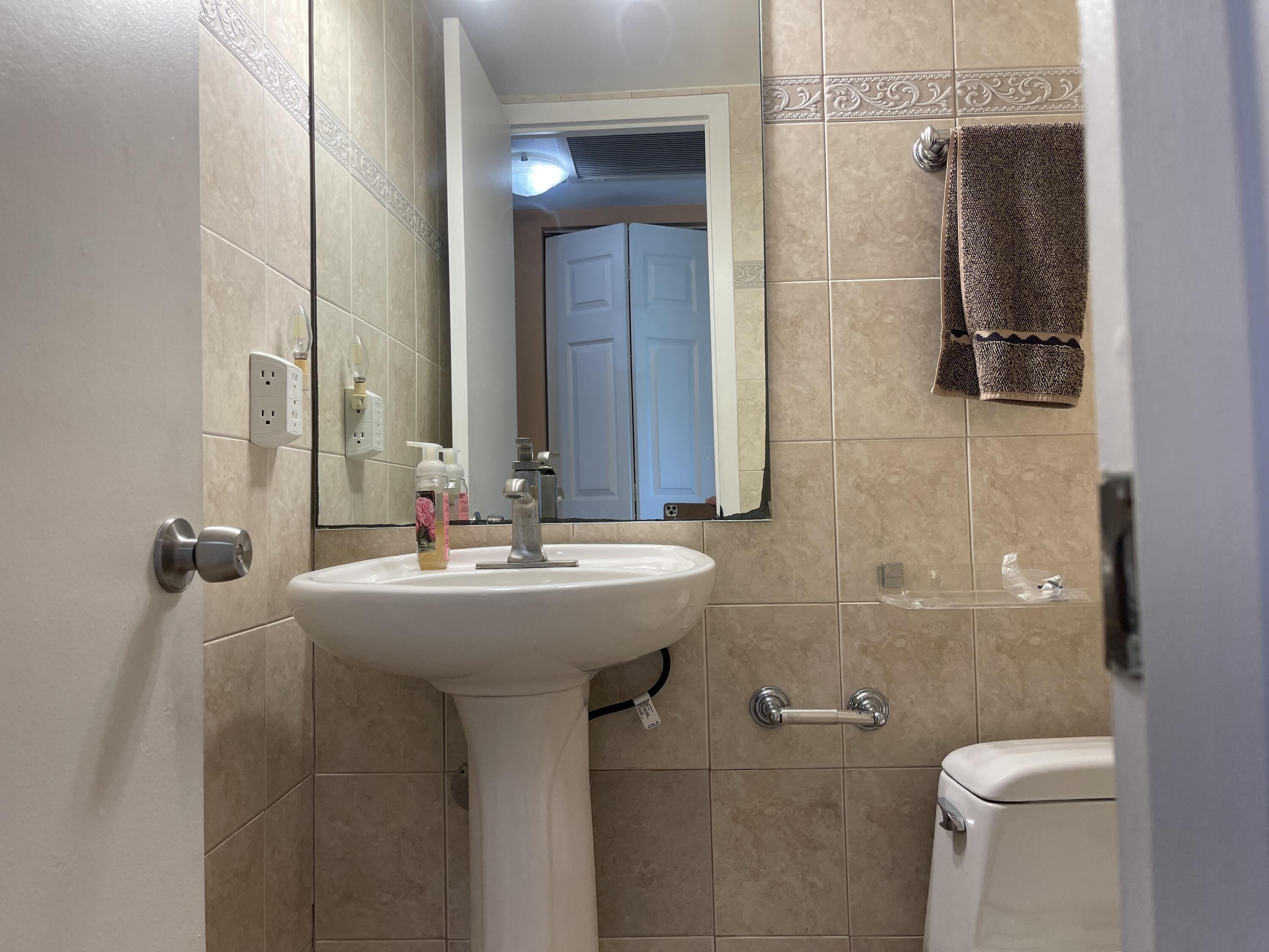 27 Mansfield F Boca Raton, FL 33434 - Photo 13 of 48 IMG_4636