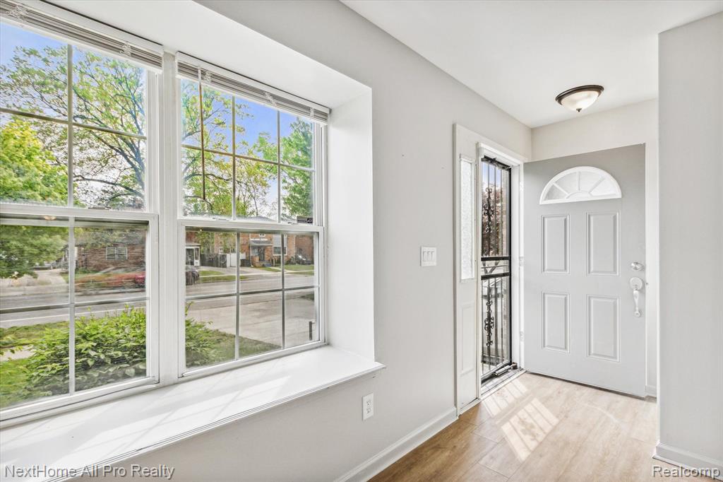 15401 Meyers Road Detroit, MI 48227 - Photo 9 of 43