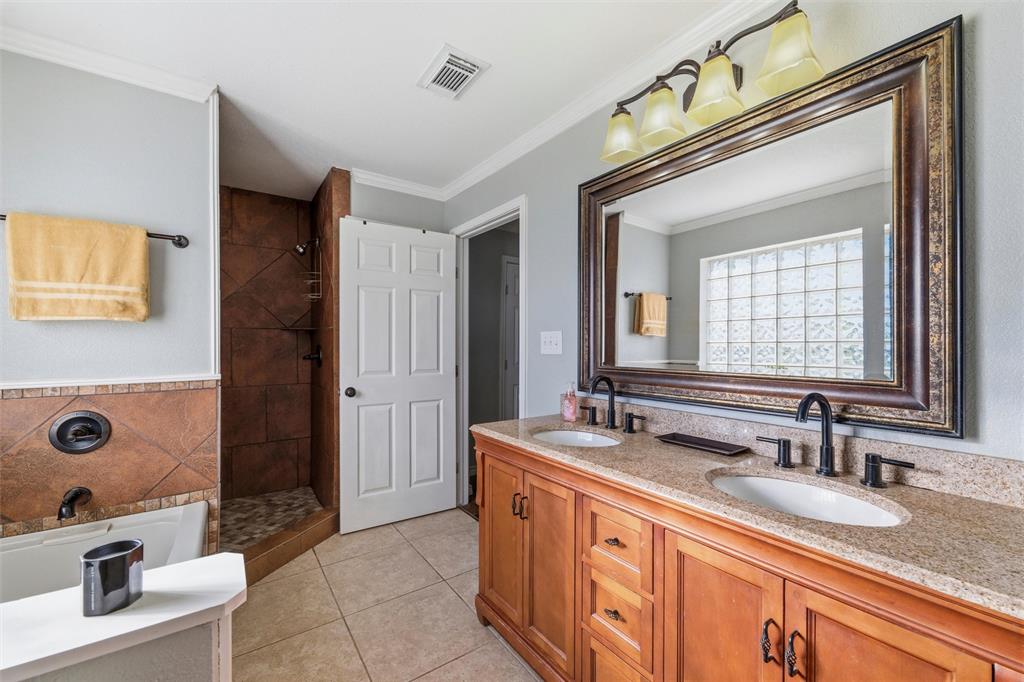 1017 South Nolan River Road Cleburne, TX 76033 - Photo 21 of 40