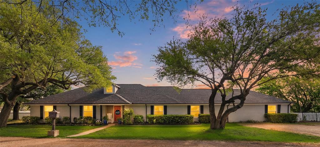 1017 South Nolan River Road Cleburne, TX 76033 - Photo 4 of 40