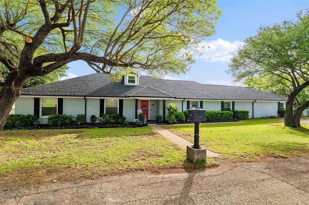 1017 South Nolan River Road Cleburne, TX 76033 - Photo 6 of 40