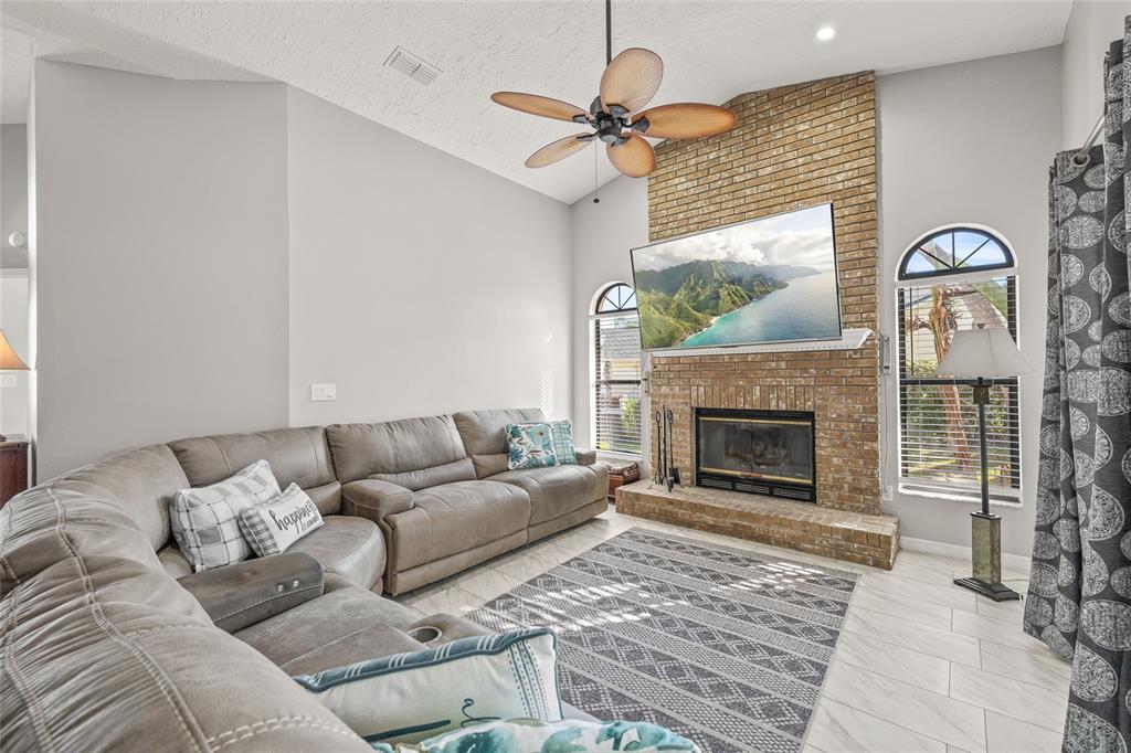 1285 Henry Avenue Spring Hill, FL 34608 - Photo 5 of 43 Gallery Image 5