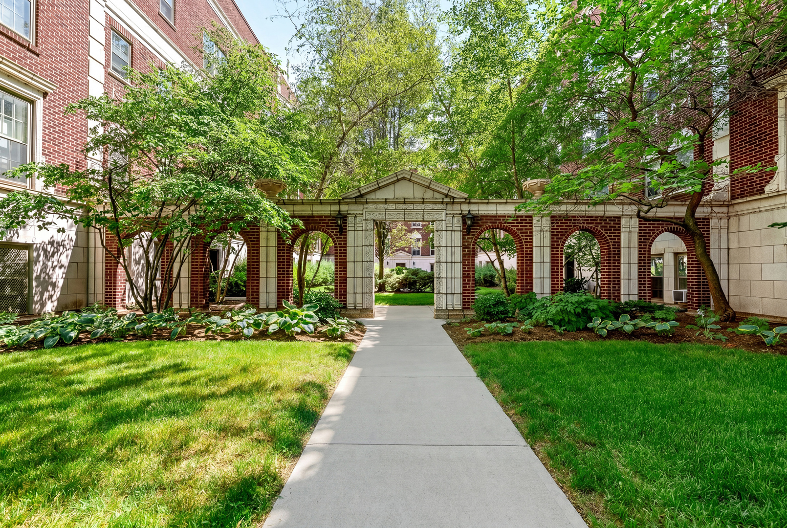 496 Sheridan Road, Unit 1 Evanston, IL 60202 - Photo 3 of 29
