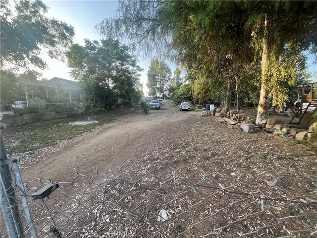 a view of a yard with a tree