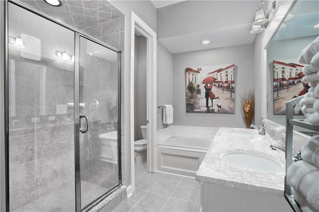 301 Fifth Avenue, Unit 511 Pittsburgh, PA 15222 - Photo 18 of 33 a bathroom with a tub and shower