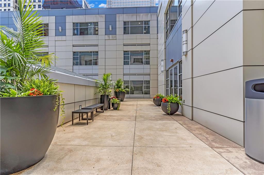 301 Fifth Avenue, Unit 511 Pittsburgh, PA 15222 - Photo 32 of 33 a view of street with sitting area