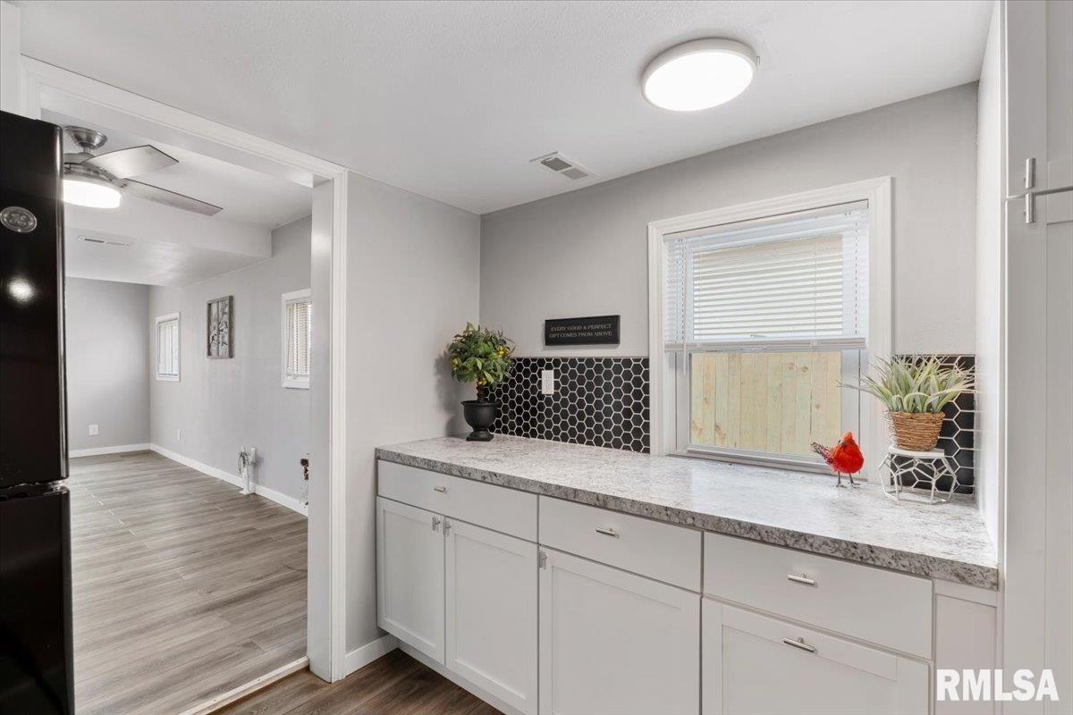 321 2nd Avenue East Milan, IL 61264 - Photo 17 of 33 a view of bathroom with sink and mirror