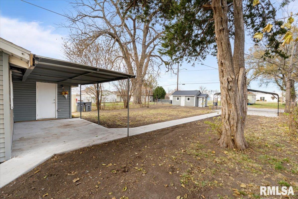 321 2nd Avenue East Milan, IL 61264 - Photo 4 of 33 a view of a out door of the house