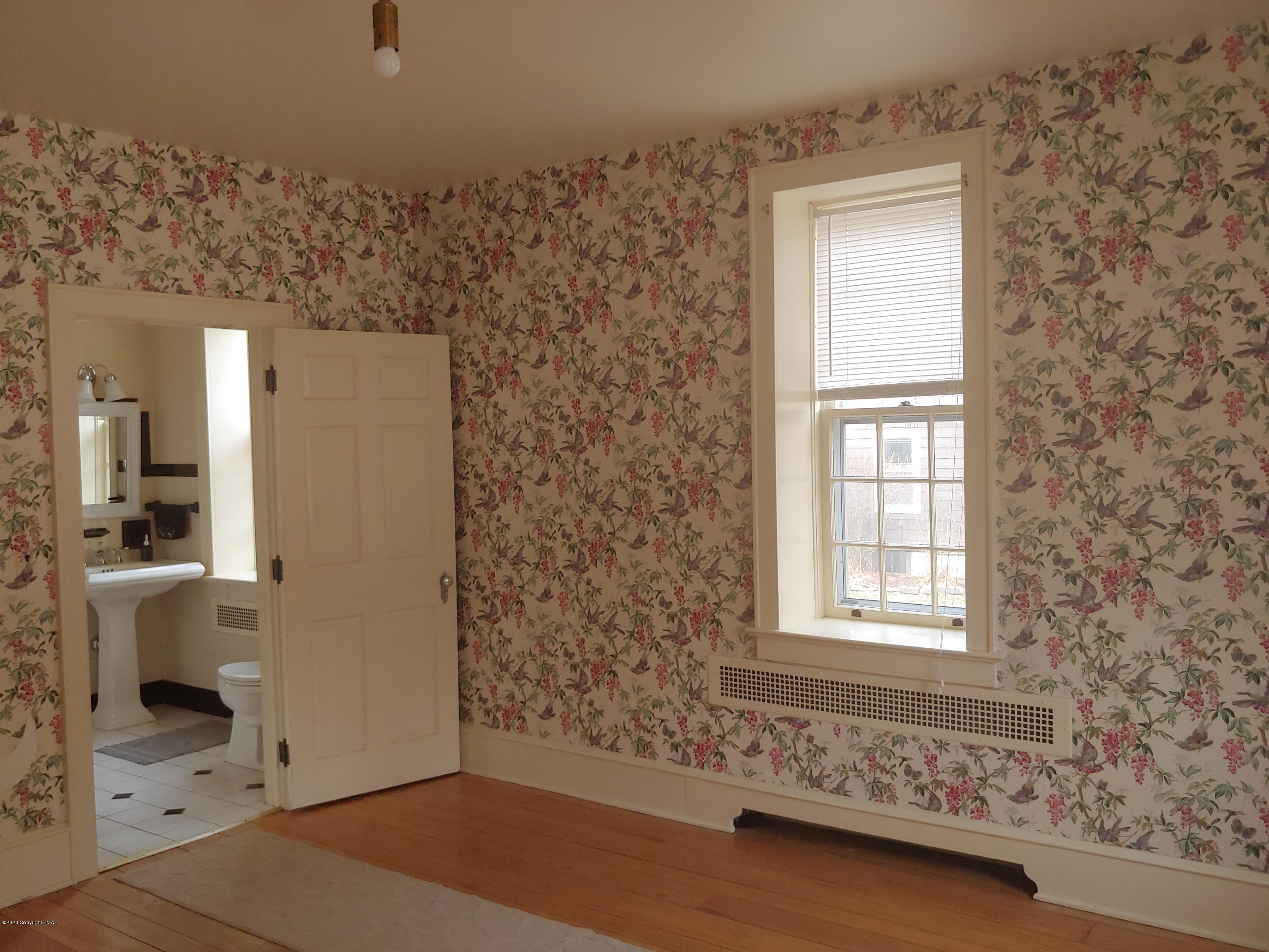 476 Laurel Pine Road Cresco, PA 18326 - Photo 23 of 45 a bathroom with a bathtub and a window