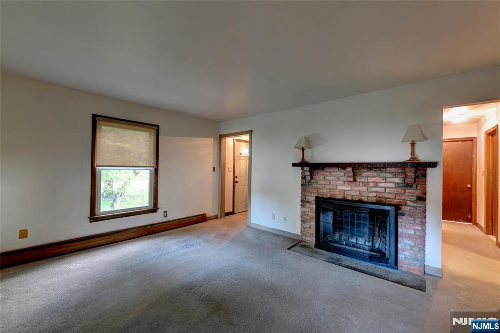 39 Sunset Road Pompton Plains, NJ 07444 - Photo 8 of 32 Gallery Image 8