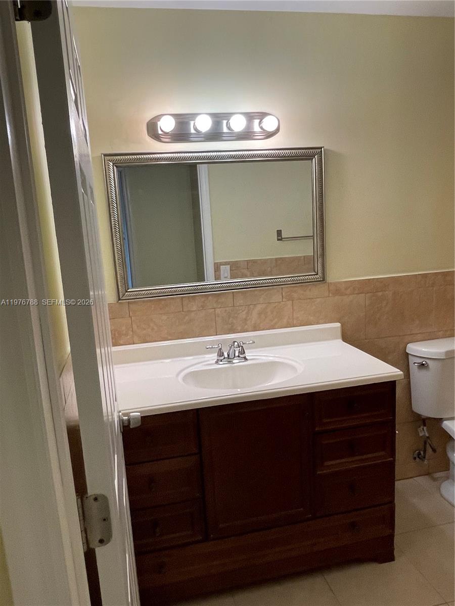 1024 West 79th Street, Unit 1024 Hialeah, FL 33014 - Photo 20 of 27