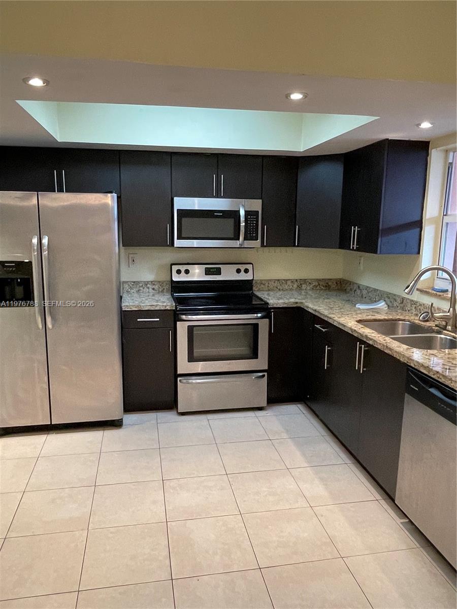 1024 West 79th Street, Unit 1024 Hialeah, FL 33014 - Photo 5 of 27