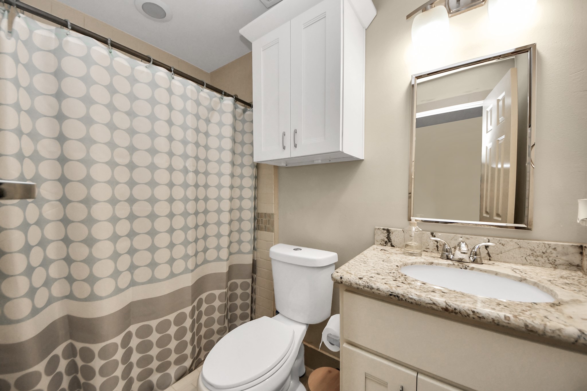 4510 Inker Street, Unit B Houston, TX 77007 - Photo 5 of 43 the 1st story bathroom