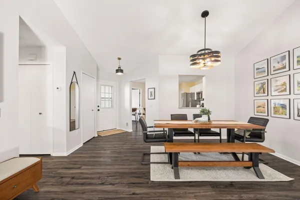 $349,900 | 537 Markgrafs Lake Alcove, Woodbury, MN 55129