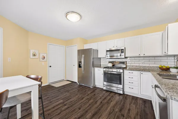 $349,900 | 537 Markgrafs Lake Alcove, Woodbury, MN 55129