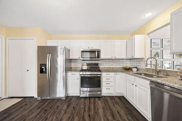 $349,900 | 537 Markgrafs Lake Alcove, Woodbury, MN 55129