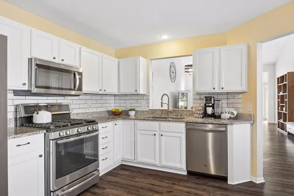 $349,900 | 537 Markgrafs Lake Alcove, Woodbury, MN 55129