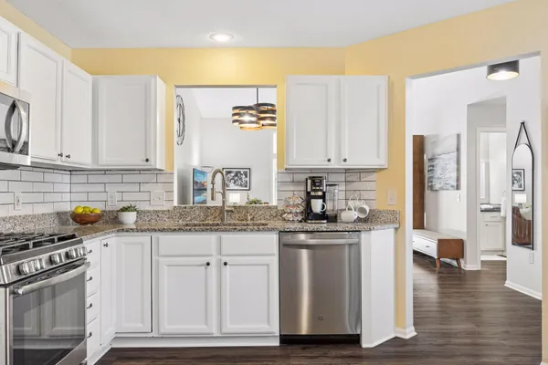 $349,900 | 537 Markgrafs Lake Alcove, Woodbury, MN 55129