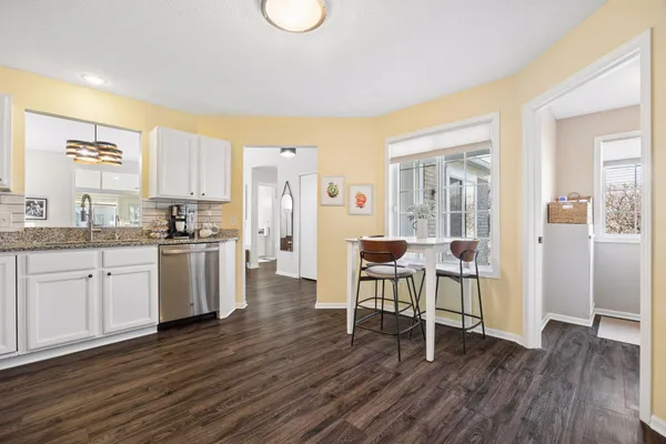 $349,900 | 537 Markgrafs Lake Alcove, Woodbury, MN 55129