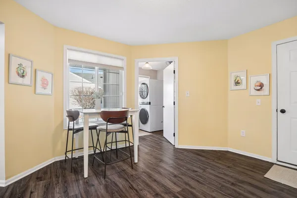 $349,900 | 537 Markgrafs Lake Alcove, Woodbury, MN 55129