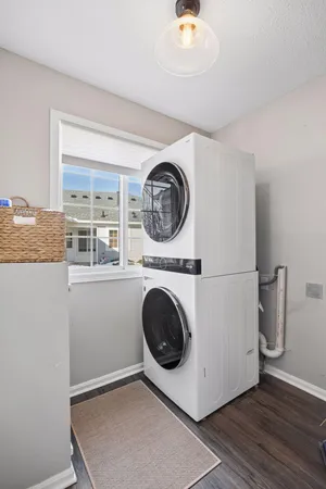 $349,900 | 537 Markgrafs Lake Alcove, Woodbury, MN 55129