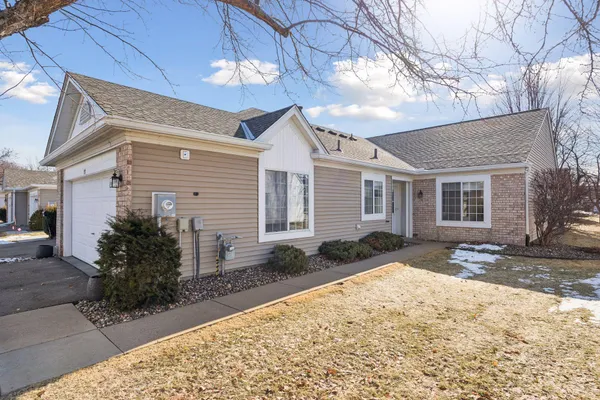 $349,900 | 537 Markgrafs Lake Alcove, Woodbury, MN 55129