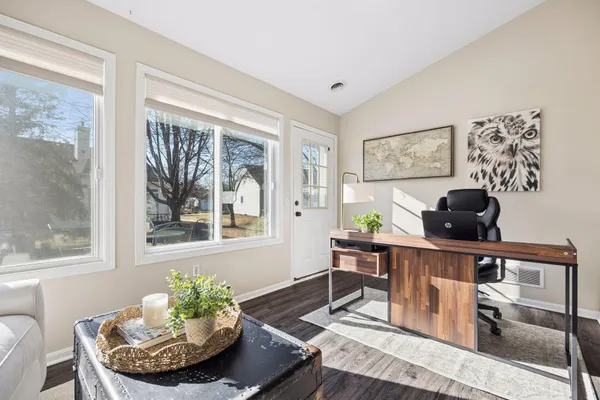 $349,900 | 537 Markgrafs Lake Alcove, Woodbury, MN 55129