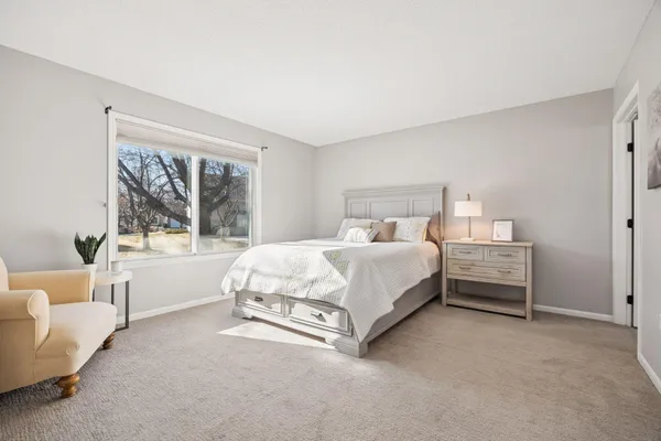 $349,900 | 537 Markgrafs Lake Alcove, Woodbury, MN 55129