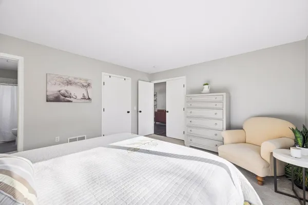 $349,900 | 537 Markgrafs Lake Alcove, Woodbury, MN 55129