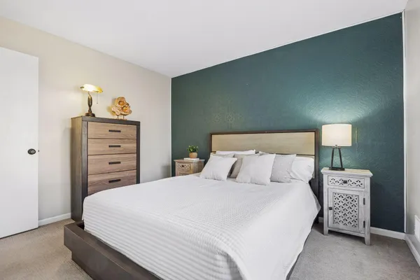 $349,900 | 537 Markgrafs Lake Alcove, Woodbury, MN 55129