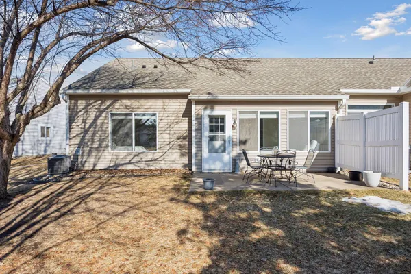 $349,900 | 537 Markgrafs Lake Alcove, Woodbury, MN 55129