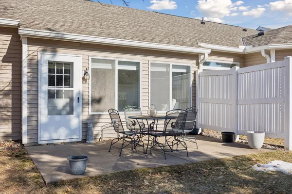 $349,900 | 537 Markgrafs Lake Alcove, Woodbury, MN 55129