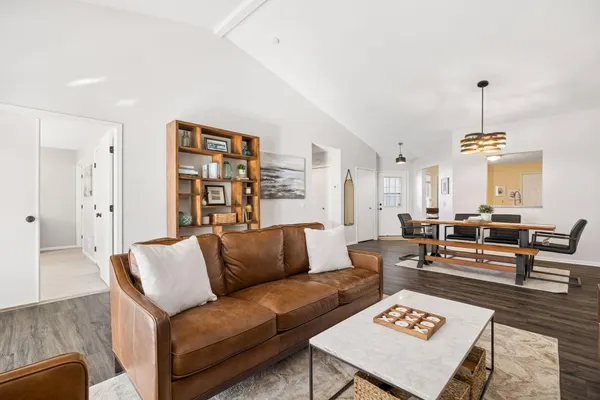 $349,900 | 537 Markgrafs Lake Alcove, Woodbury, MN 55129