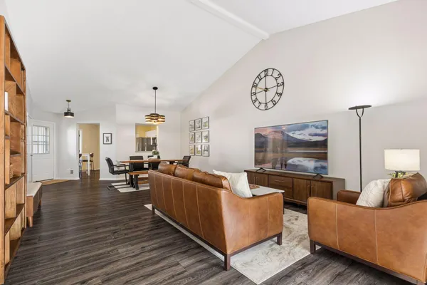 $349,900 | 537 Markgrafs Lake Alcove, Woodbury, MN 55129